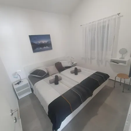 Palace Deluxe Ii * Τρογκίρ