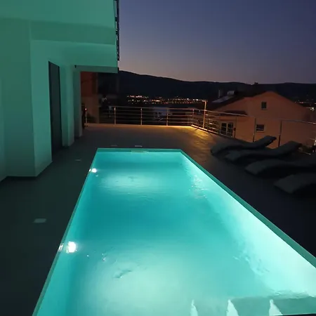 Palace Deluxe Ii 아파트 트로기르