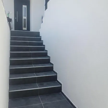 Palace Deluxe Ii * 트로기르