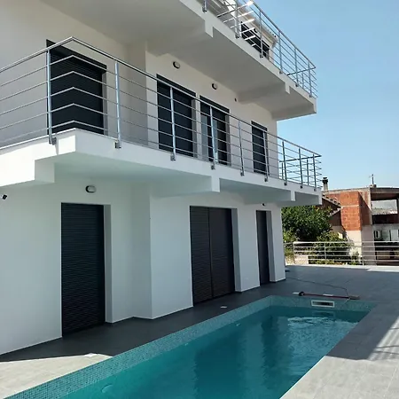 Palace Deluxe Ii Апартаменты *