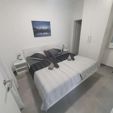 Palace Deluxe Ii 아파트 트로기르